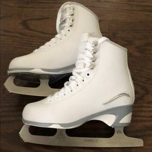 Jackson ice/figure skates